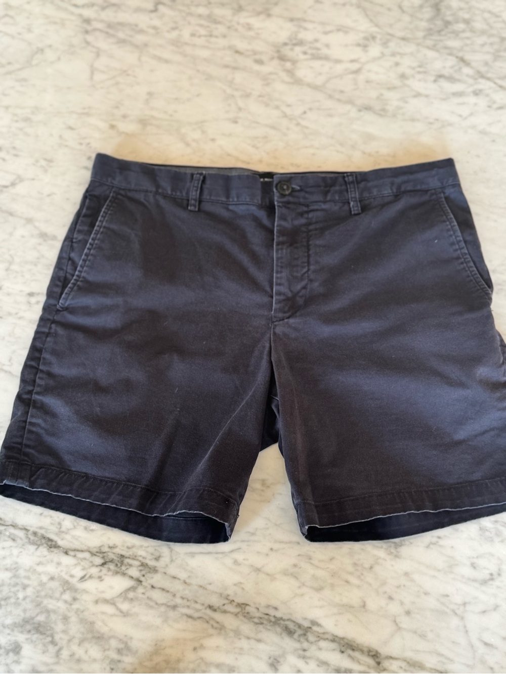 Club Monaco Baxter Fit Shorts – Navy (32)